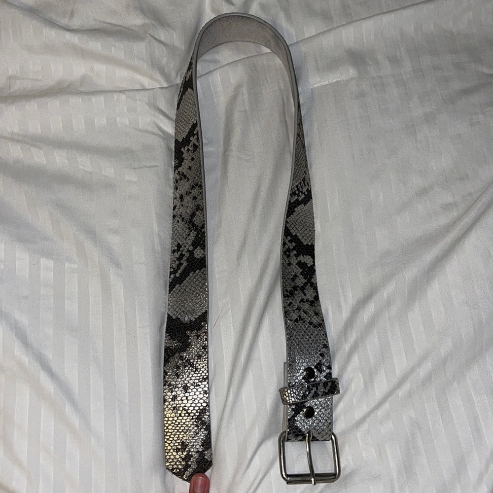 Women’s SnakeSkin belt